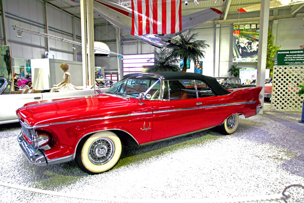 61-4c 08-01-14_1559 1961 Imperial Crown 2dr Convertible.JPG